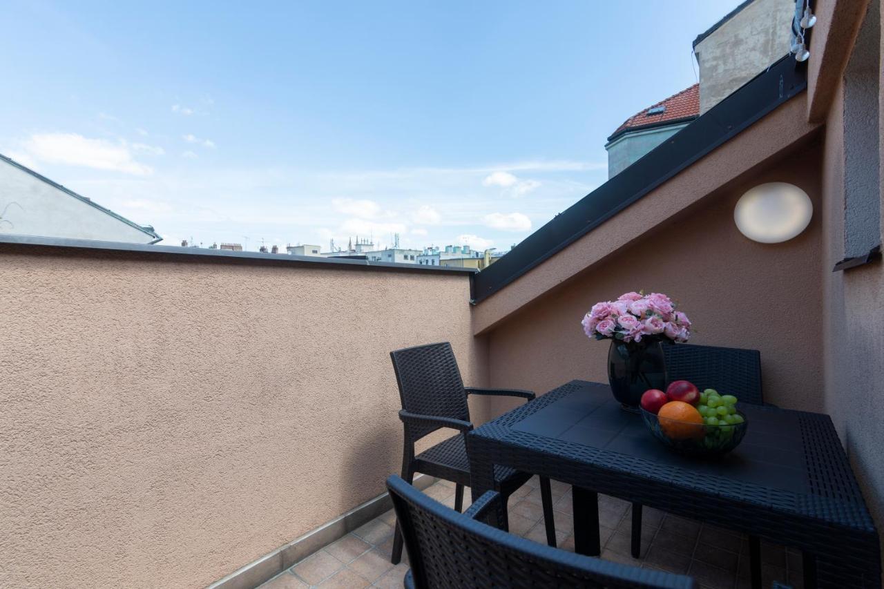 Bohemian Dreams Apartments And Suites By Dwellfort Prague Exterior photo