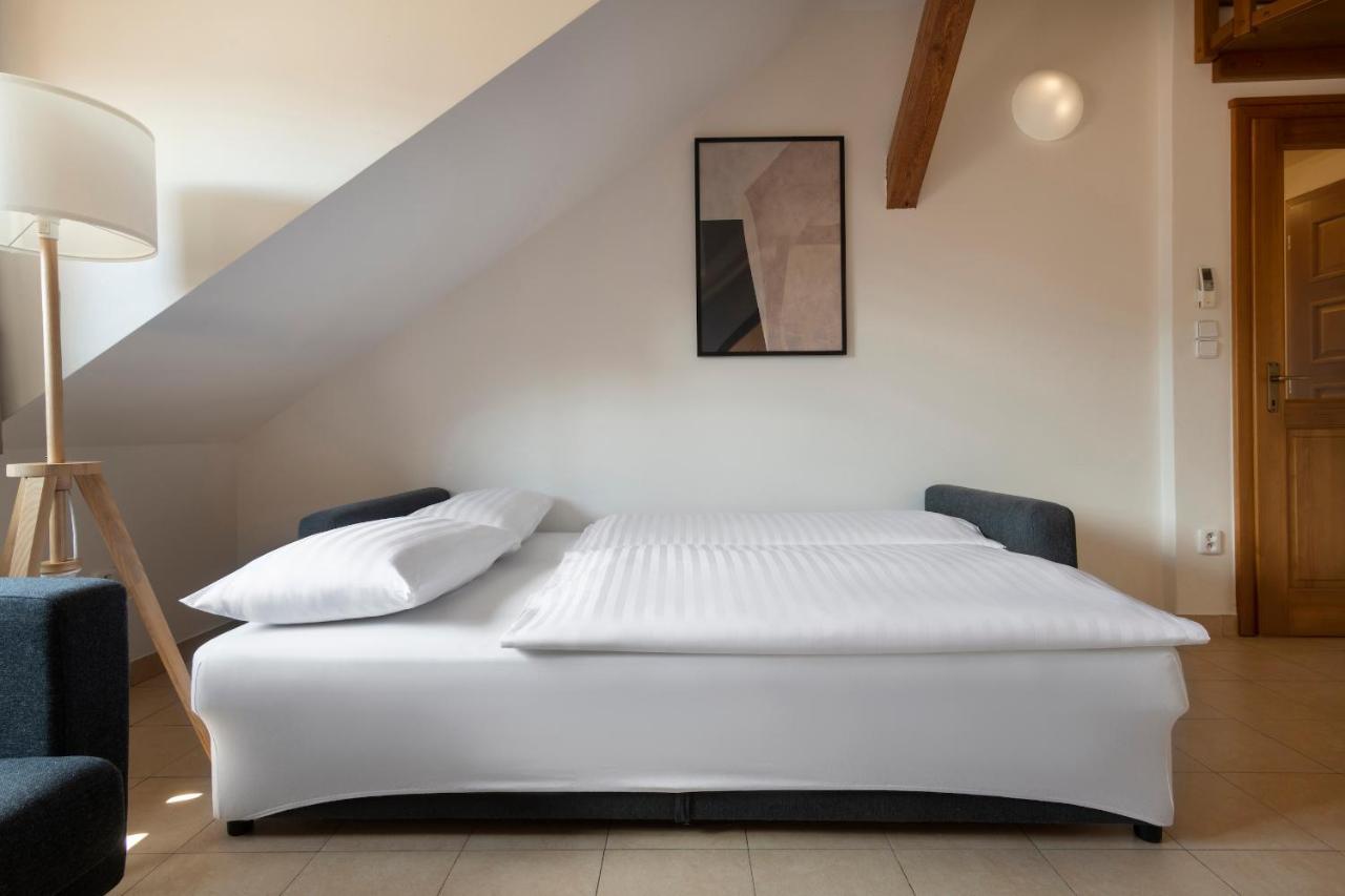 Bohemian Dreams Apartments And Suites By Dwellfort Prague Exterior photo