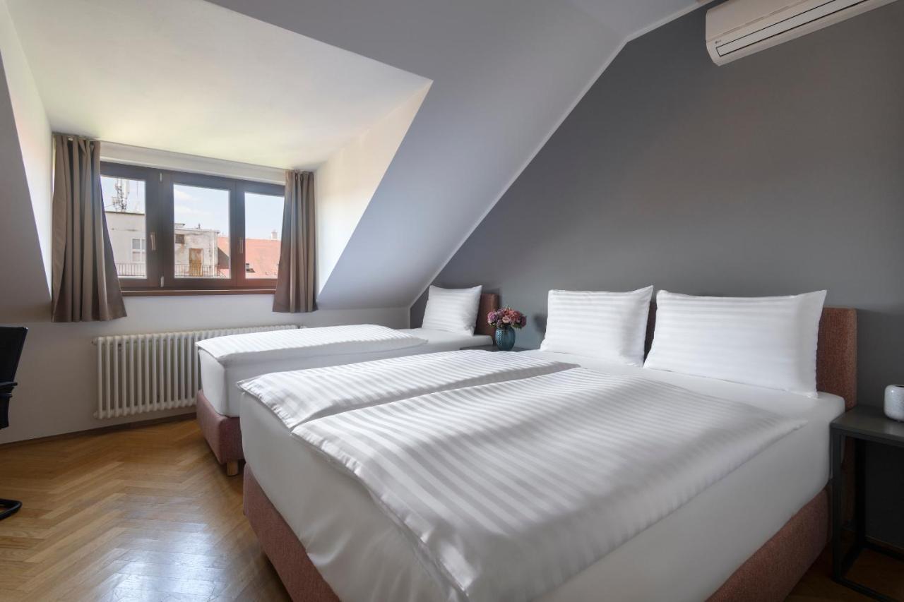 Bohemian Dreams Apartments And Suites By Dwellfort Prague Exterior photo