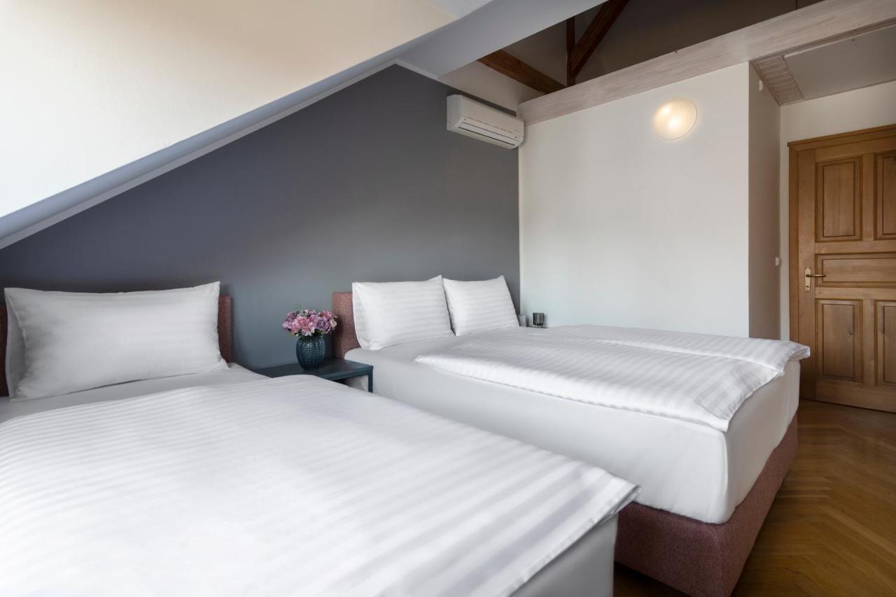 Bohemian Dreams Apartments And Suites By Dwellfort Prague Exterior photo