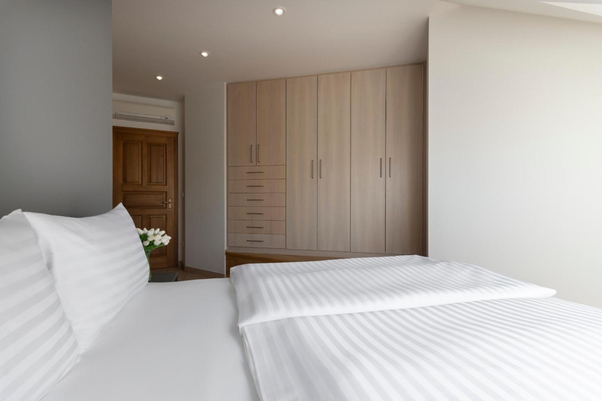 Bohemian Dreams Apartments And Suites By Dwellfort Prague Room photo
