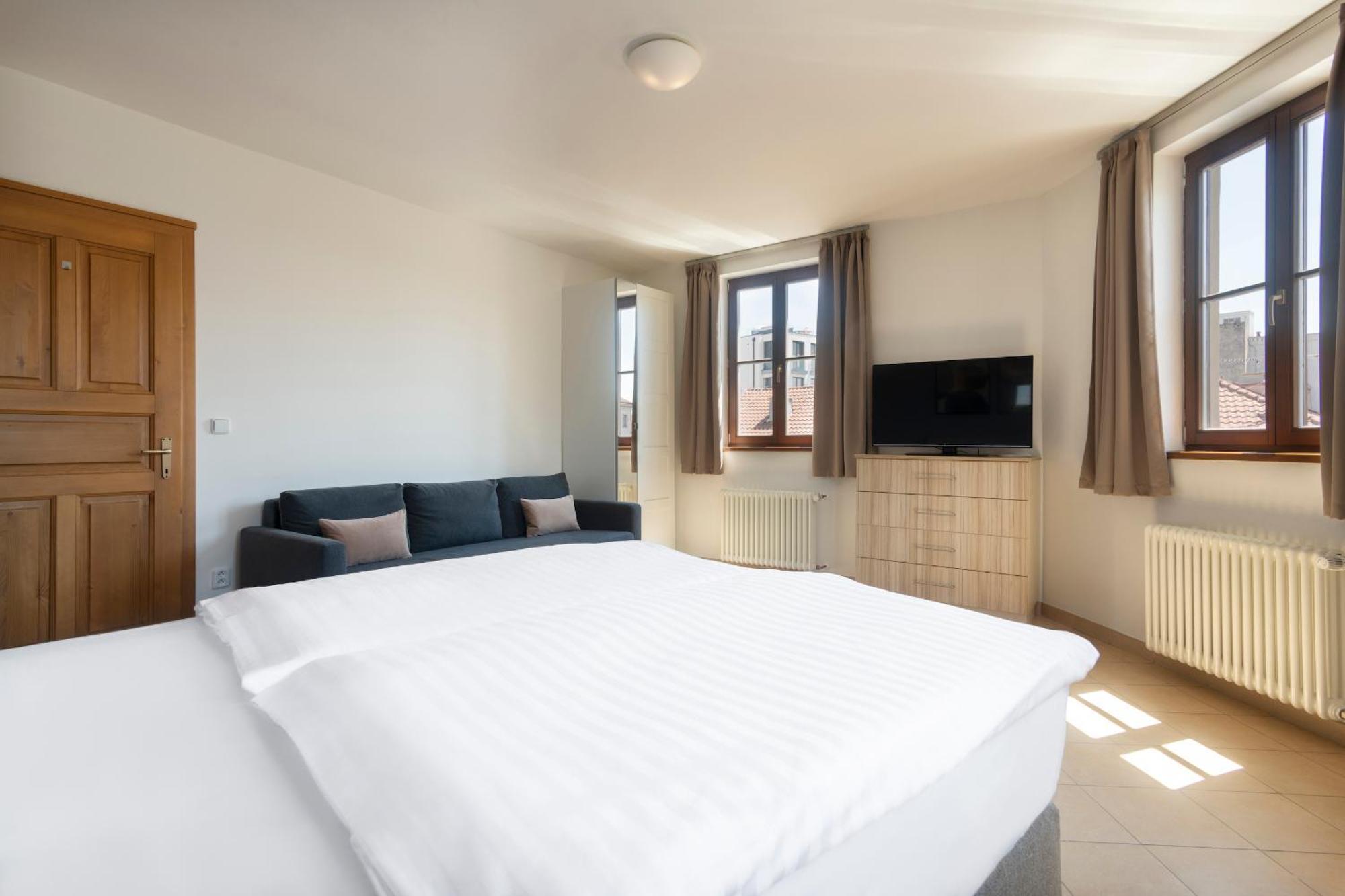 Bohemian Dreams Apartments And Suites By Dwellfort Prague Room photo