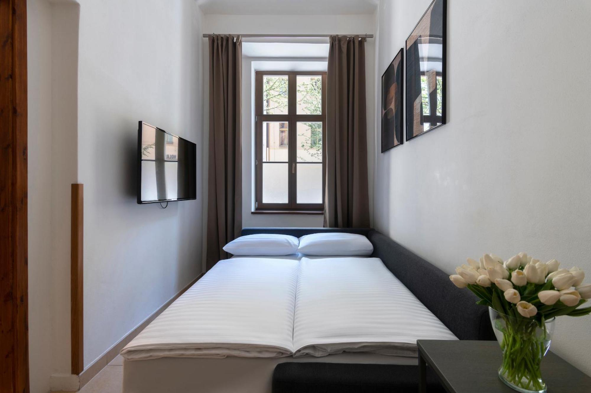 Bohemian Dreams Apartments And Suites By Dwellfort Prague Room photo