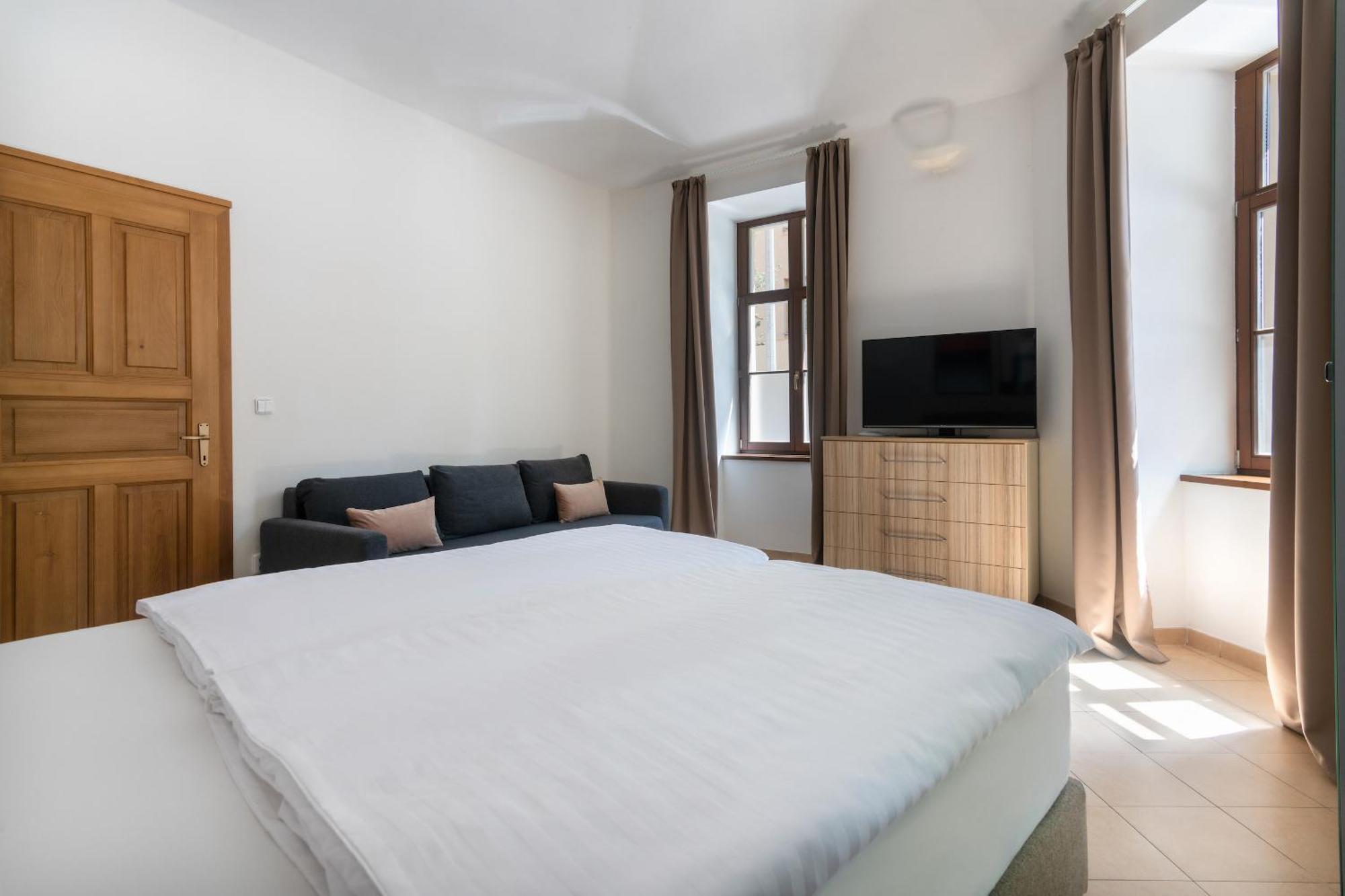 Bohemian Dreams Apartments And Suites By Dwellfort Prague Room photo