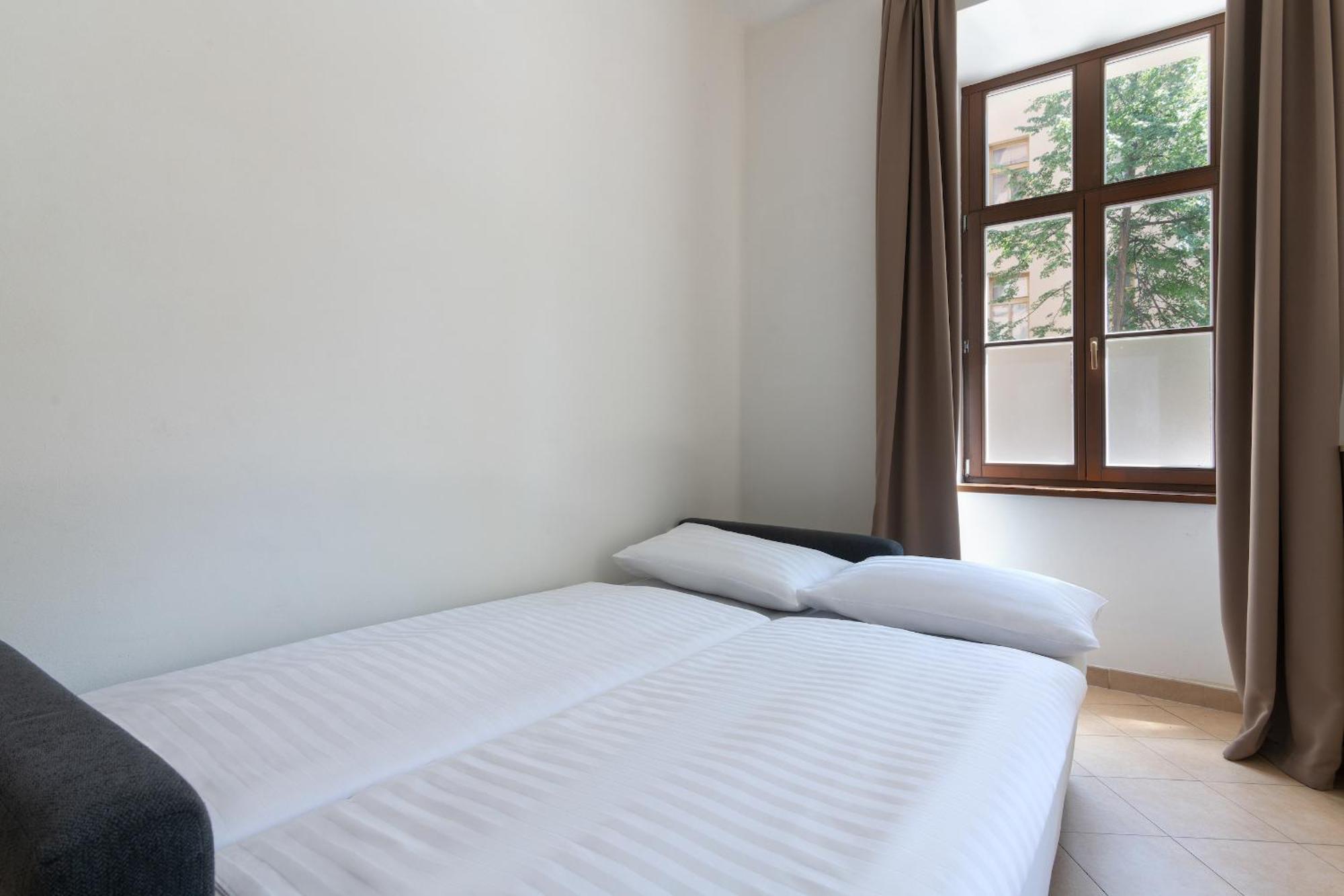Bohemian Dreams Apartments And Suites By Dwellfort Prague Room photo